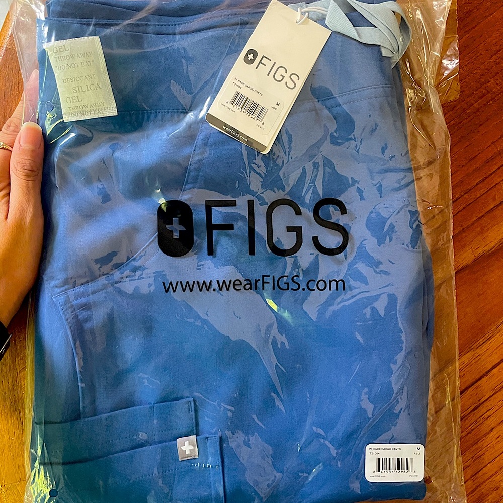 New Figs Kade cargo scrubs. Size:Medium